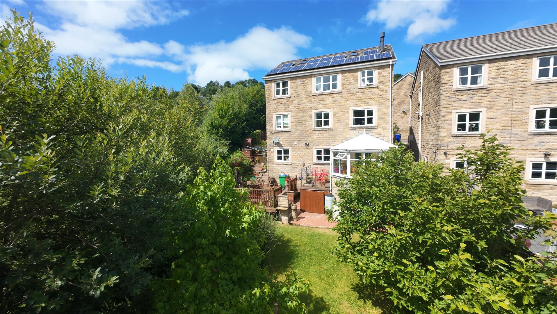 4 bed house - detached in Shires View, Mossley – photo 3